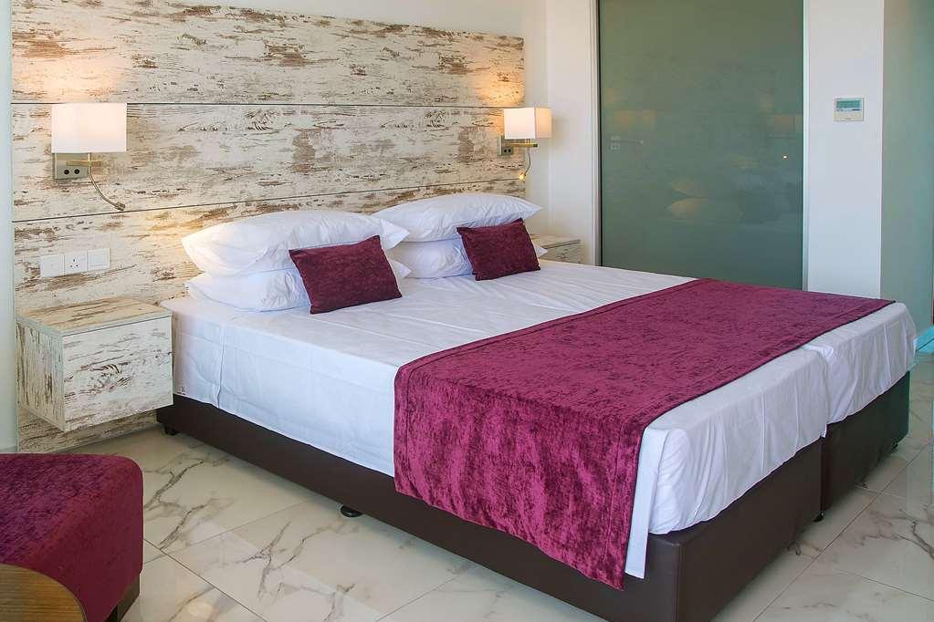Ramada Hotel & Suites By Wyndham Ajia Napa Pokój zdjęcie